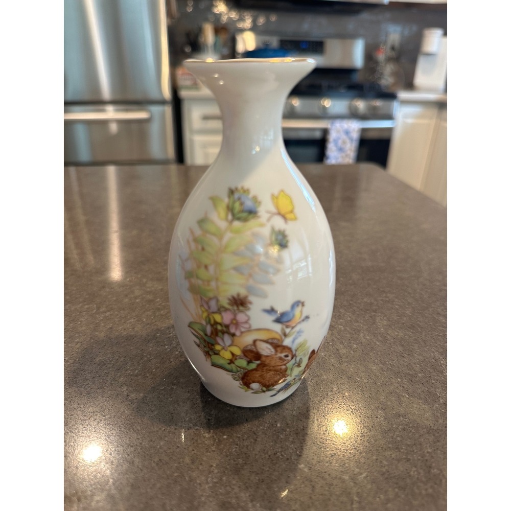 Vintage Bunnies Fine Bone China Bud‎ Vase White Rabbit Floral Gold Rim 4.5 Inch